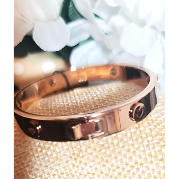 NWT - Kate Spade Spot The Spade Studded Hinged Bangle in Rose Gold - Picture 1 of 11